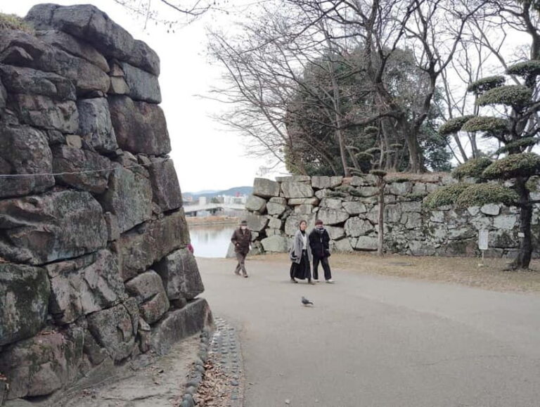 Hiroshima Castle 1h guide tour - Stepping Into the Tenshu: Exhibits on Mori Clan and Edo Streets