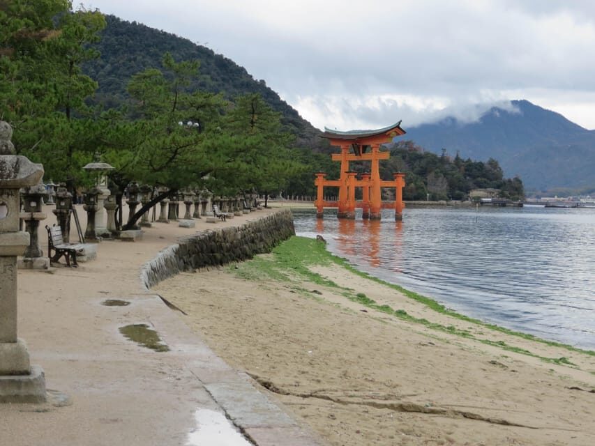 Hiroshima: History and Hidden Gems Tour - Hiroshima Castle inside: why you skip the line