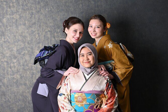 Hiroshima Kimono Rental and Photo Shoot - The couple plan and the yukata option: how to pick your best match