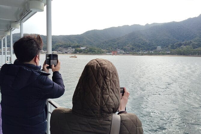 Hiroshima & Miyajima: Private Full-Day Tour with a Local Guide - The Trip to Miyajima: Ferry Time, Crowd Control, and Photo Moves