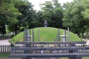 Hiroshima Peace Memorial Park & Hiroshima Castle: A Scenic Walk - Peace Memorial Park: quiet pathways with time to think