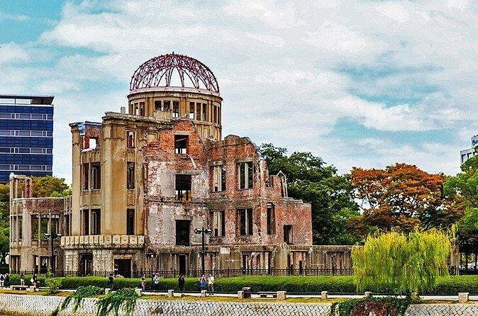 Hiroshima Peace Memorial Park & Hiroshima Castle: A Scenic Walk - Price and value: what $68.41 buys you in practice