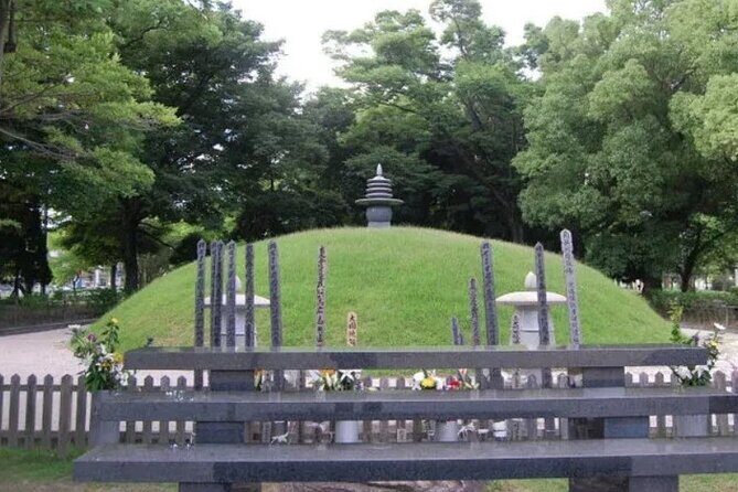 Hiroshima Peace Memorial Park & Hiroshima Castle: A Scenic Walk - Peace Memorial Park: quiet pathways with time to think