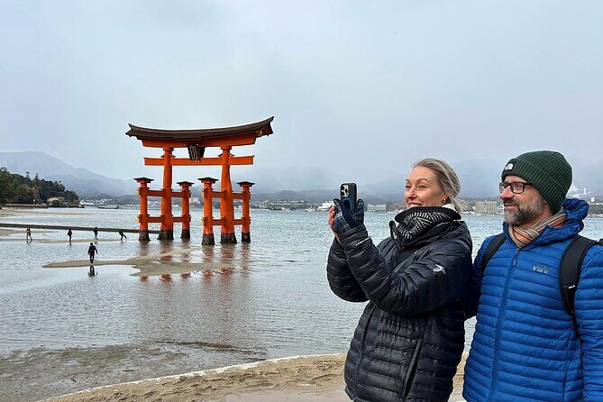 Hiroshima Private Tour: Best Highlights in a Day - Itsukushima Shrine and the iconic torii in real time